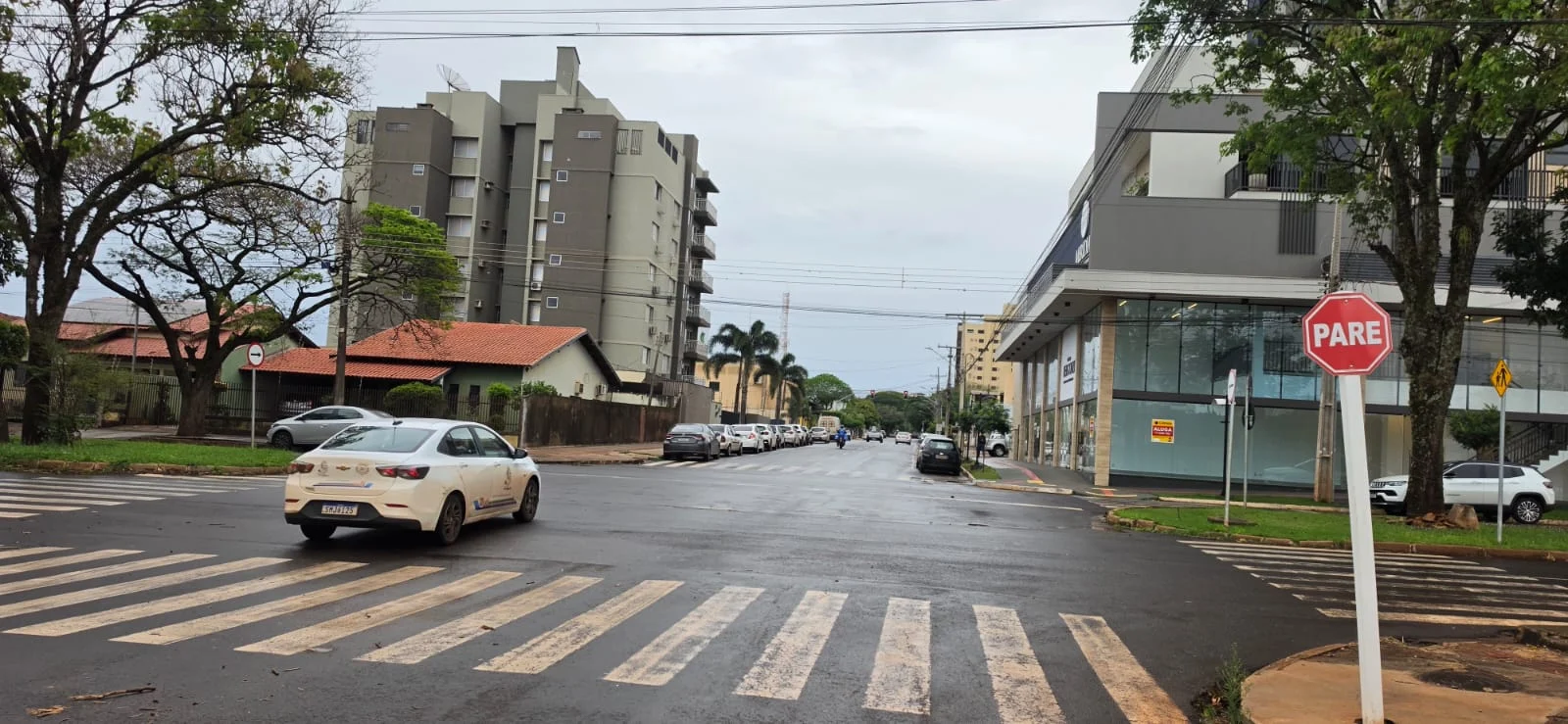 Dourados começa a semana com chuva e trovoadas
